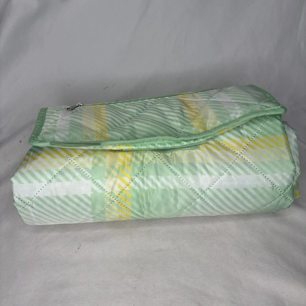 Clinique Limited Edition Green Quilted Picnic Blanket Packable 49x46